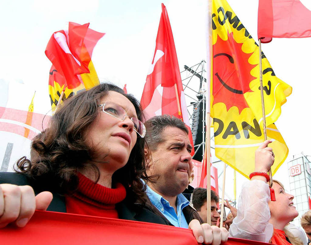 Lebt die Demo-Kultur der 80er Jahre wieder auf? Schwarz und Gelb dominierten die Anti-Atom-Demonstration in Berlin Lebt die Demo-Kultur der 80er Jahre wieder auf? Schwarz und Gelb dominierten die Anti-Atom-Demonstration in Berlin