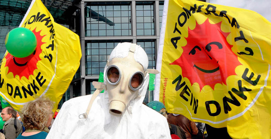 Lebt die Demo-Kultur der 80er Jahre wieder auf? Schwarz und Gelb dominierten die Anti-Atom-Demonstration in Berlin Lebt die Demo-Kultur der 80er Jahre wieder auf? Schwarz und Gelb dominierten die Anti-Atom-Demonstration in Berlin