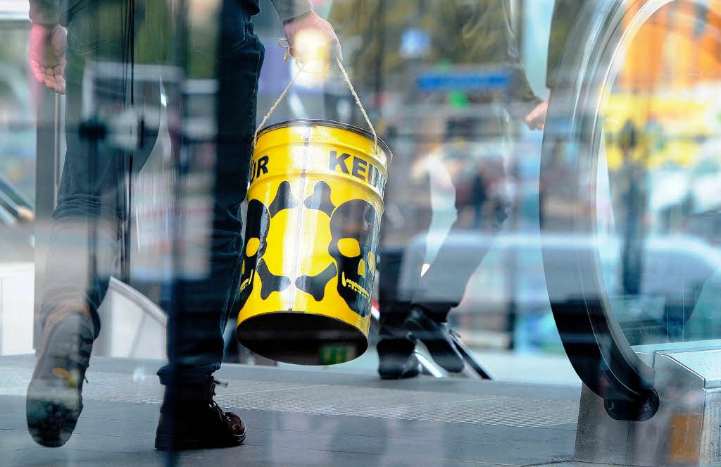 Lebt die Demo-Kultur der 80er Jahre wieder auf? Schwarz und Gelb dominierten die Anti-Atom-Demonstration in Berlin Lebt die Demo-Kultur der 80er Jahre wieder auf? Schwarz und Gelb dominierten die Anti-Atom-Demonstration in Berlin