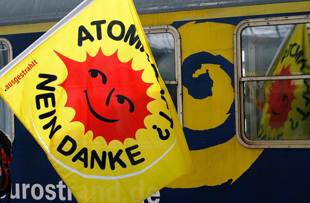 Lebt die Demo-Kultur der 80er Jahre wieder auf? Schwarz und Gelb dominierten die Anti-Atom-Demonstration in Berlin Lebt die Demo-Kultur der 80er Jahre wieder auf? Schwarz und Gelb dominierten die Anti-Atom-Demonstration in Berlin