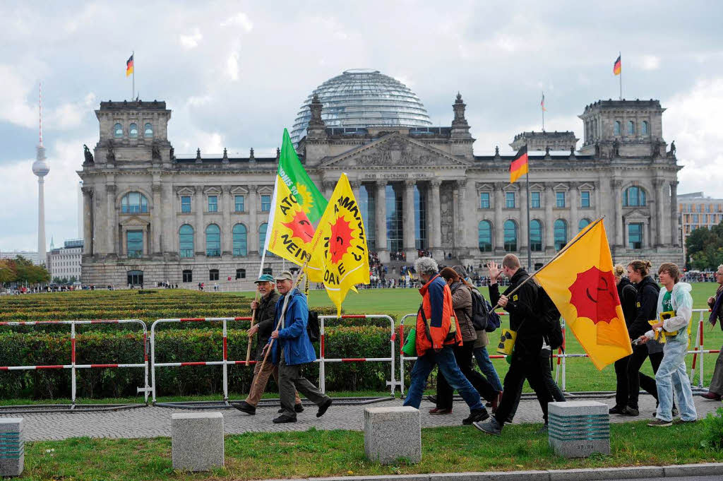 Lebt die Demo-Kultur der 80er Jahre wieder auf? Schwarz und Gelb dominierten die Anti-Atom-Demonstration in Berlin Lebt die Demo-Kultur der 80er Jahre wieder auf? Schwarz und Gelb dominierten die Anti-Atom-Demonstration in Berlin