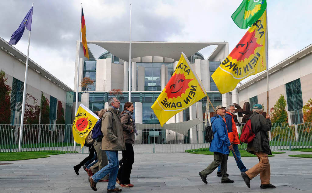 Lebt die Demo-Kultur der 80er Jahre wieder auf? Schwarz und Gelb dominierten die Anti-Atom-Demonstration in Berlin Lebt die Demo-Kultur der 80er Jahre wieder auf? Schwarz und Gelb dominierten die Anti-Atom-Demonstration in Berlin