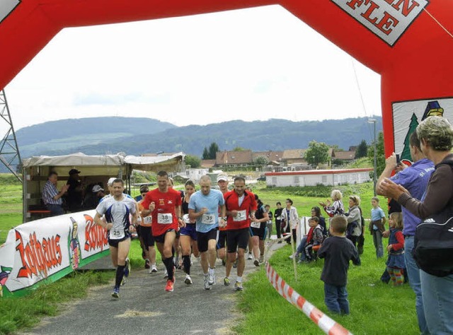 Bei trockenem Wetter kamen die Sportle...srichtete,  ganz schn ins Schwitzen.   | Foto: Christin Keller