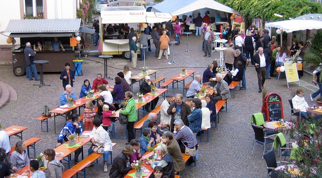 Zahlreiche Gste besuchten am vergange...olzheimer Marktplatz eingeladen hatte.  | Foto: Merz