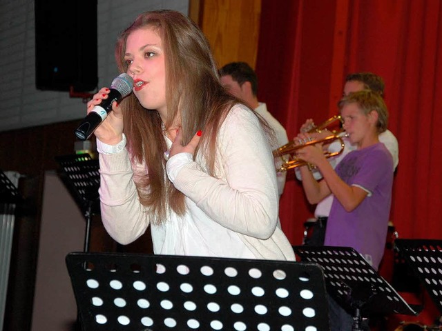 Auch beim diesjhrigen Abschlusskonzer...igen Musiker  enthusiastisch gefeiert.  | Foto: Kai Kricheldorff