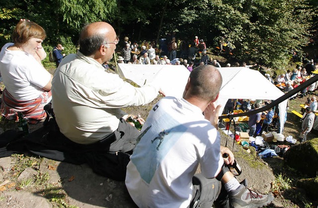 Ein Blick von der Burgrunie Ltzelhard auf das Fest des Schwarzwaldvereins.   | Foto: Heidi Fssel