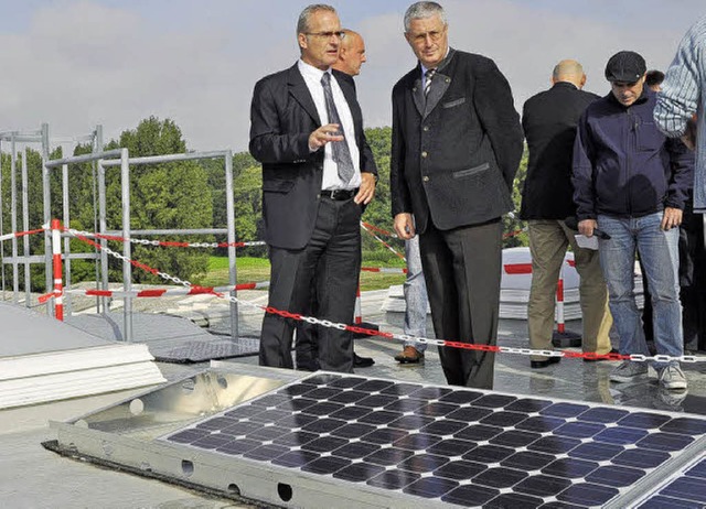 Die Firma Prime Energy hat am Samstag ...B Wolfgang Dietz (zweiter von links).   | Foto: BZ