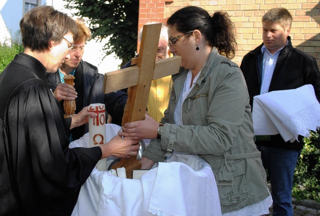 Pfarrerin Dagmar Zobel (links) und Pfa...us der Martinskirche in Niederweiler.   | Foto: beatrice Ehrlich