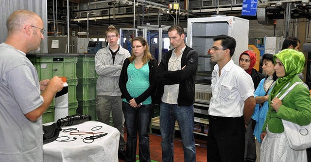 Interessantes erfuhren die Teilnehmer ...r Freudenberg O-Ring GmbH in Oberwihl.  | Foto: Kirsten Lux