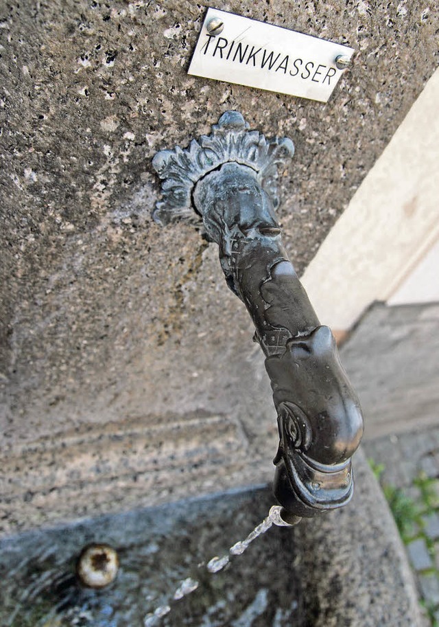 Wertvolle Tropfen: Am Brunnen in der W...asser noch kostenlos aus der Leitung.   | Foto: Hagen Schnherr