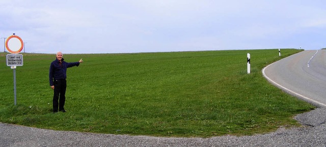 Fr den Bau eines Gehweges entlang der...dkurs  fr die Sommerzeit ermglichen.  | Foto: Wolfgang Adam