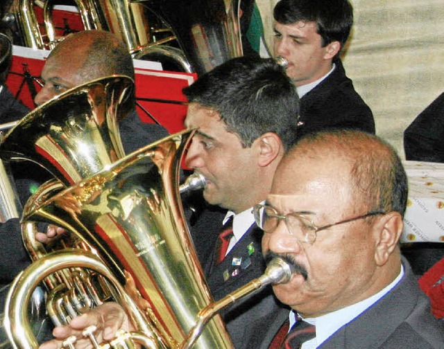 Der Auftritt des  brasilianischen Blas...besonderer Hhepunkt des  Weinfestes.   | Foto: herbert trogus