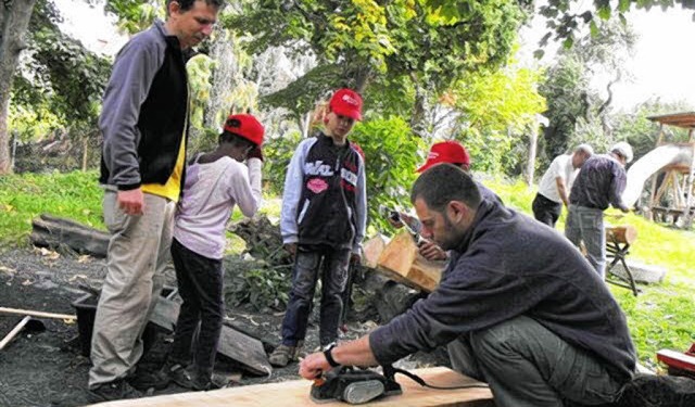 Unter anderem wurden neu Sitzgelegenheiten hergestellt.   | Foto: privat