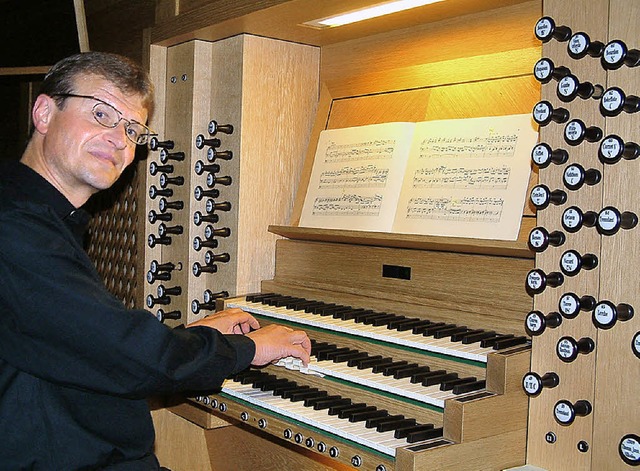 Bezirkskantor Herbert Deininger beende...l der Lrracher St. Bonifatiuskirche.   | Foto: Roswitha Frey