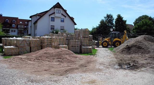 Da liegt die Bescherung, palettenweise...rkt, muss der Platz gepflastert sein.   | Foto: axel drber