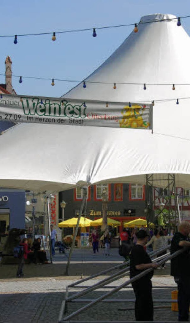 Die Zelte sind aufgebaut, das Weinfest kann kommen.   | Foto: hsl