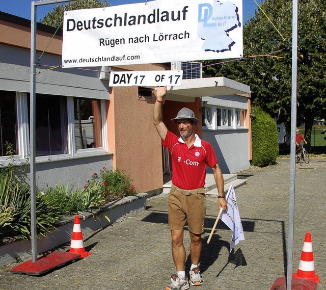 Jrg Gerlach (aus Sachsen, wohnhaft im...ebiet) kommt in Lrrach als Bayer an.   | Foto: Johanna Schell