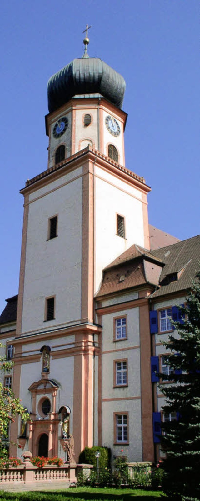 Rund um die Pfarrkirche und das Kloste... 46 Meter hohen Kirchturm besteigen.    | Foto: Eberhard GroSS