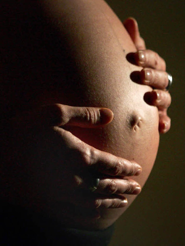 Fragen rund um die Schwangerschaft beantwortet Donum Vitae.   | Foto: dpa