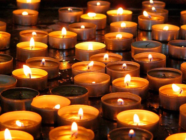 Kerzen als Zeichen fr stilles Gedenke... auch am Samstag in Lrrach entzndet.  | Foto: pixelio.de
