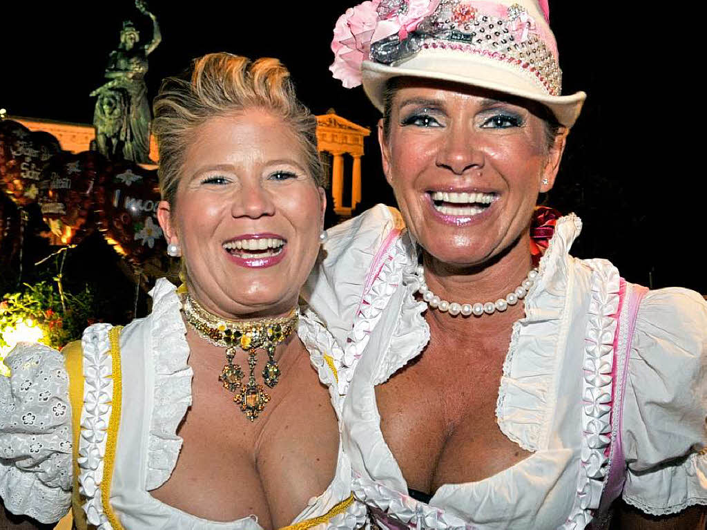 Forever Young: Claudia Effenberg (links) und die Dirndl Designerin Wibke Eberlein.