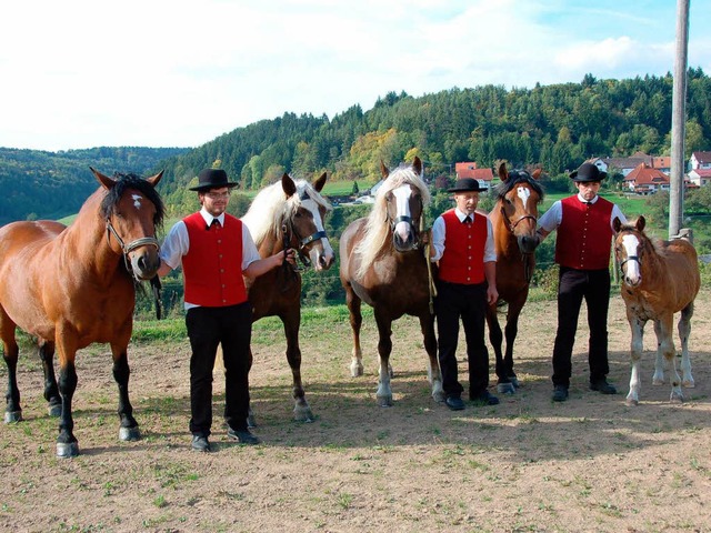 Simon, Werner und Daniel Blattert (v.l...art die Blicke auf sich ziehen werden.  | Foto: Juliane Khnemund