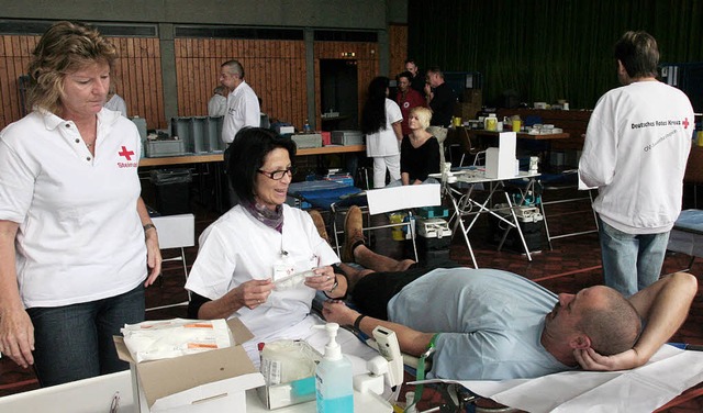 Spendenwillige bei der Blutspendeaktion in hlingen.   | Foto: Birgit Rde