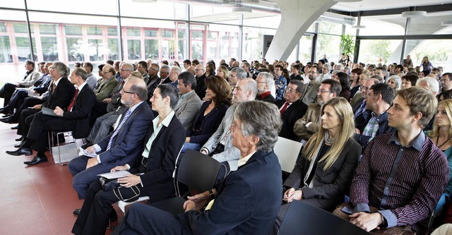 Rund 150 Festgste waren zur Einweihung in die bestuhlte neue Mensa gekommen.   | Foto: Christoph Breithaupt