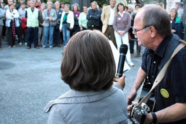 Mit Musik und Bannern gegen den Abriss des Kraftwerks