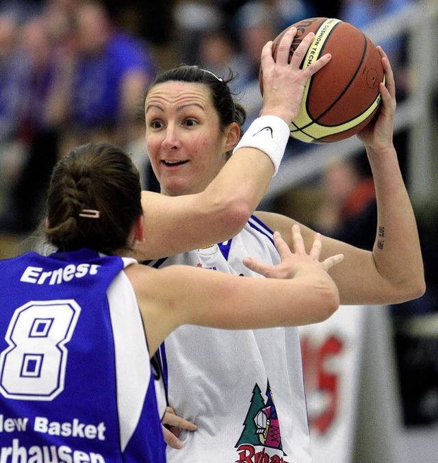 Muss an ihrem 34. Geburtstag arbeiten:...eute mit ihrem Team auf den SV Halle.   | Foto: seeger