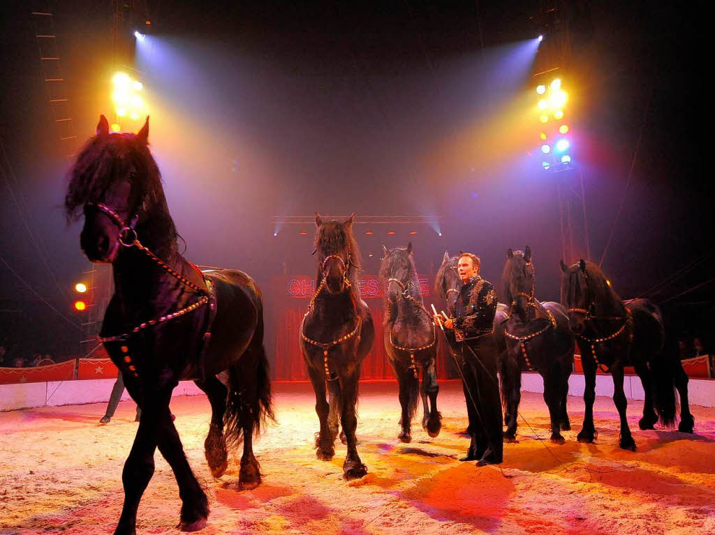 Manege frei im Zirkus Charles Knie