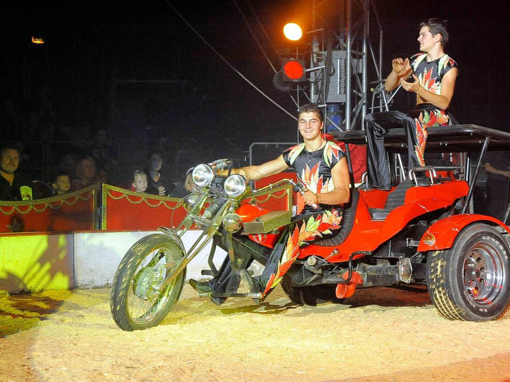 Manege frei im Zirkus Charles Knie