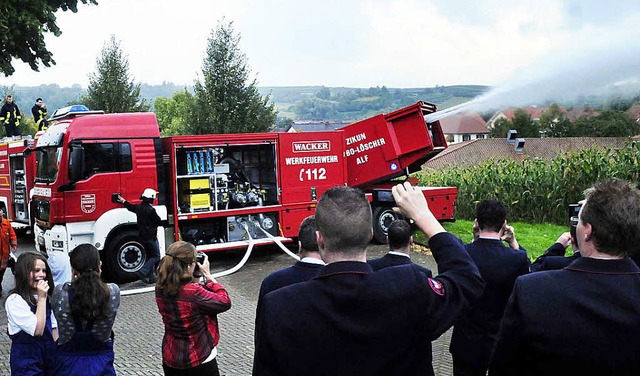 Lsst die Herzen von Feuerwehrleuten h...chlagen: Der Turbo-Lscher aus Riegel   | Foto: Wolfgang Knstle