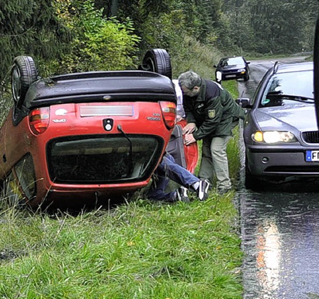 Unverletzt berstand eine Autofahrerin...ag mit ihrem Auto an der Kirchsteige.   | Foto: aqfo