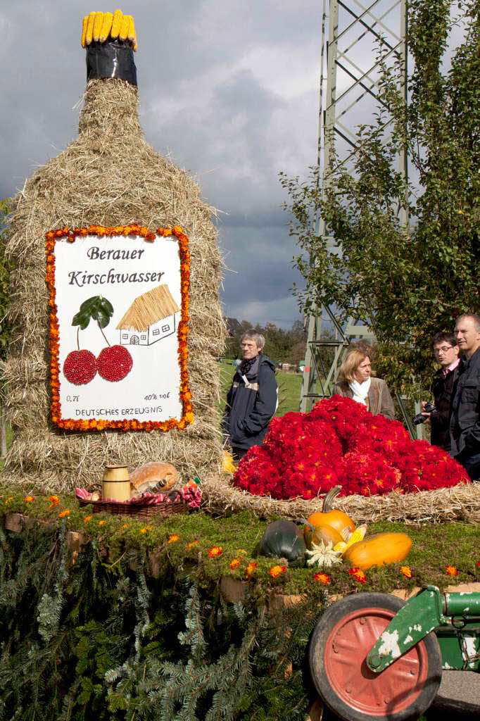 Festumzug beim 48. Erntedankfest der Trachtenkapelle in Berau<?ZP?>
