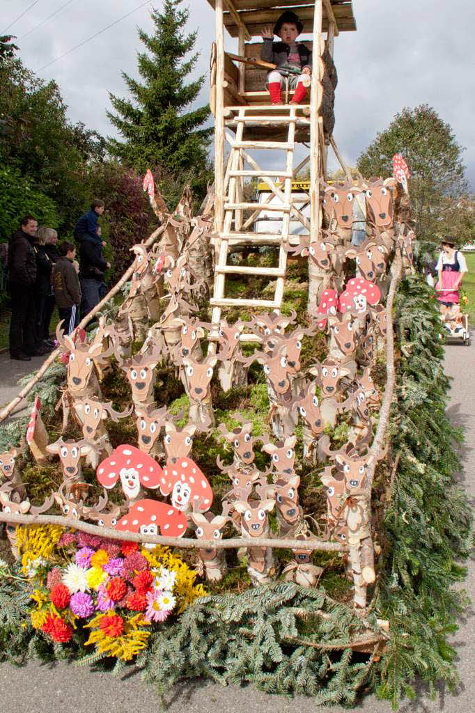 Festumzug beim 48. Erntedankfest der Trachtenkapelle in Berau<?ZP?>
