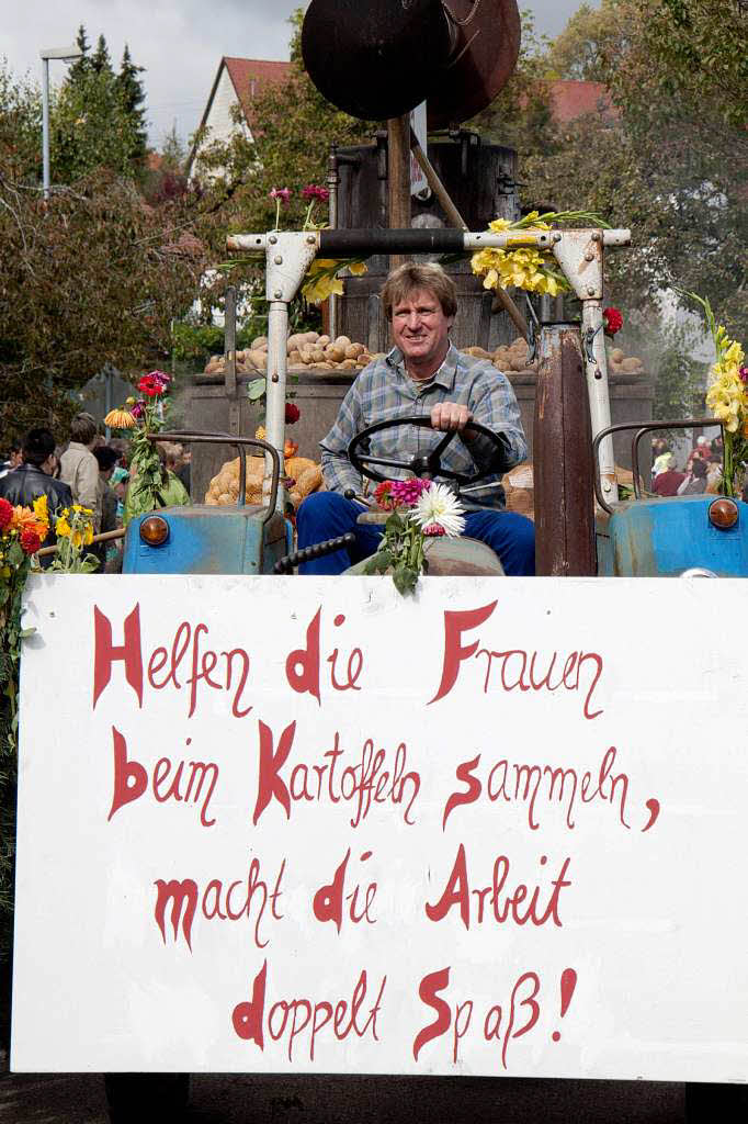 Festumzug beim 48. Erntedankfest der Trachtenkapelle in Berau<?ZP?>
