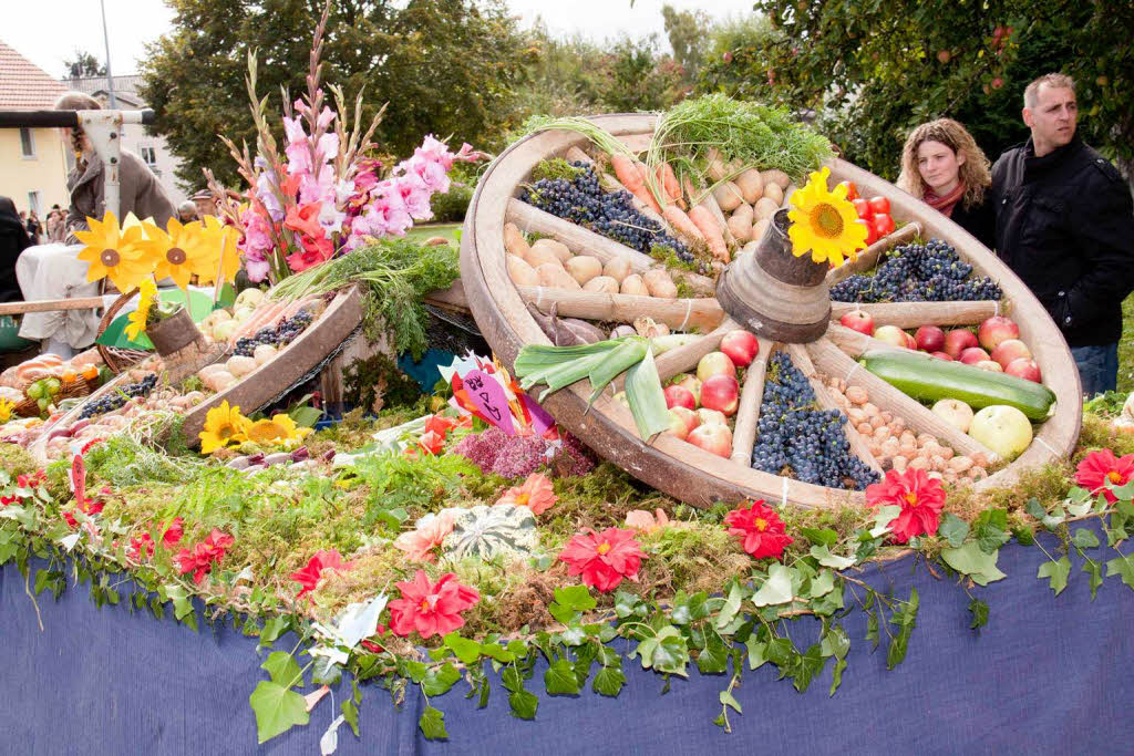 Festumzug beim 48. Erntedankfest der Trachtenkapelle in Berau<?ZP?>
