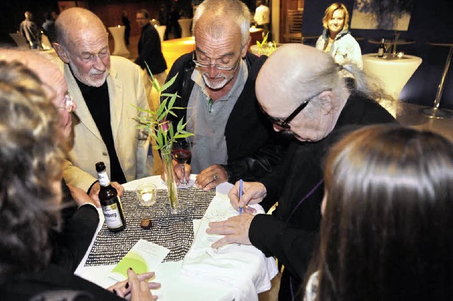 Jazzlegende Wolfgang Dauner wurde nach...nden umlagert und um Autogramm gebeten  | Foto: Markus Zimmermann