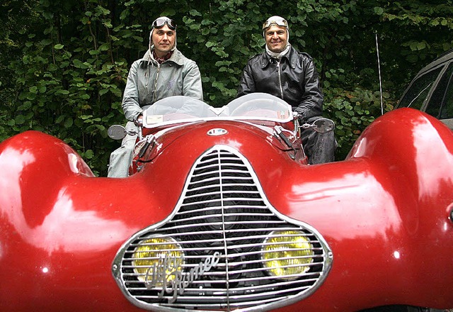 Thomas Schott (links) und Miro Geiger ... historischen Eggbergrennen mit dabei.  | Foto: Susanne Kanele