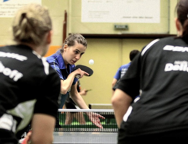 Tischtennis 2010DJK Offenburg vs. BSC ... ChemnitzChristine Koch beim Aufschlag  | Foto: Peter Aukthun-Grmer