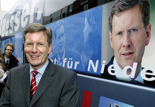 Christian Wulff im Landtagswahlkampf 2...ing dabei alles mit rechten Dingen zu?  | Foto: dpa