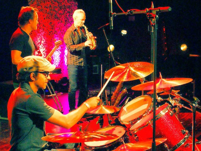 Im Ensemble:  Drummer Manu Katch war der Stargast von Between the Beats.   | Foto: Hans-Jrgen Trul