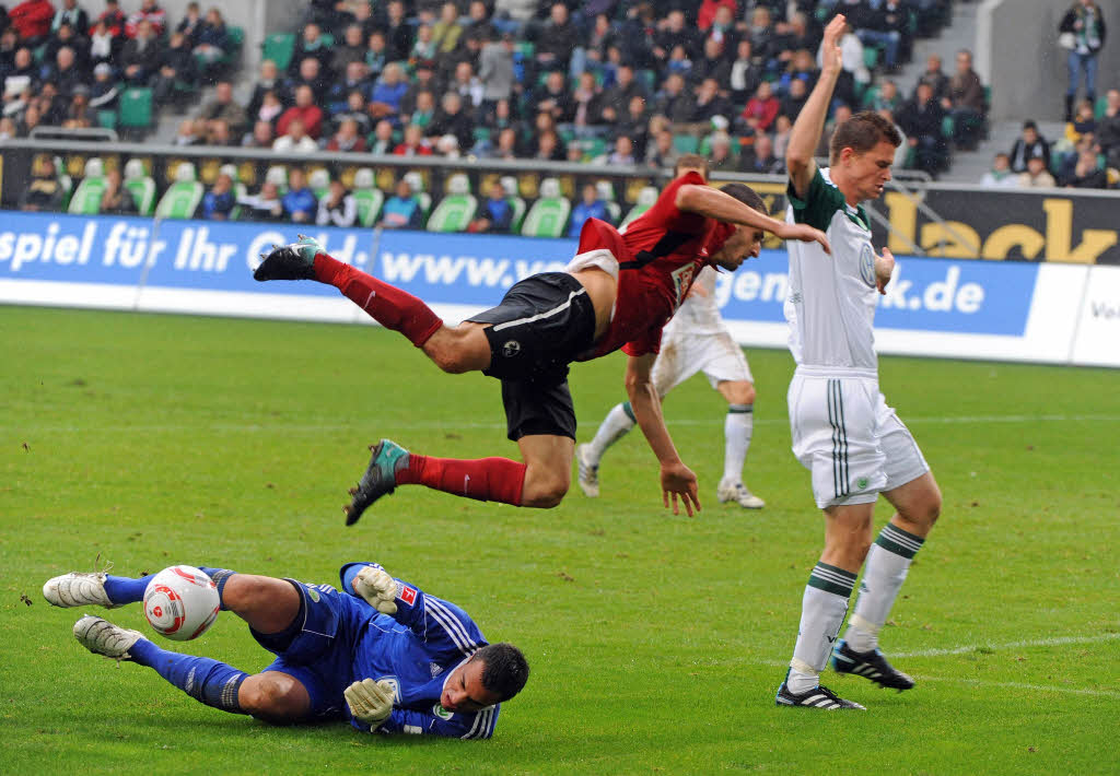 Sechster Spieltag der Fuball-Bundesliga: Wolfsburg schlgt den SC Freiburg mit 2:1.