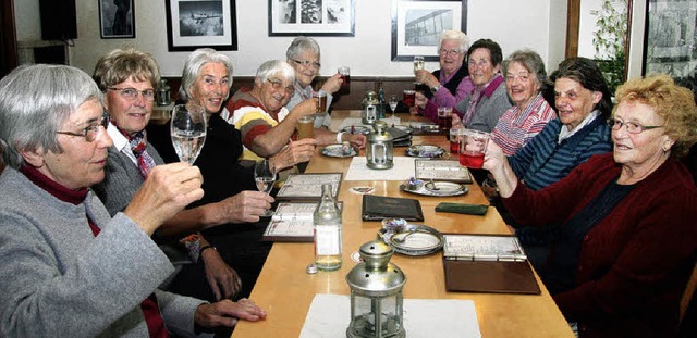 Der erste Damenstammtisch des Schwarzw...rafen sich im &#8222;Schtzen&#8220;.   | Foto: Eva Korinth