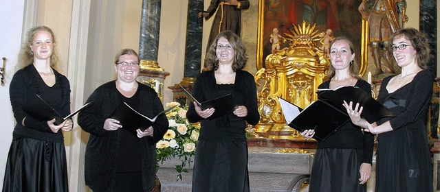 Die fnf Sngerinnen der Frauenschola ...rem Einsatz beim Konzert in Seelbach.   | Foto: Heidi Fssel