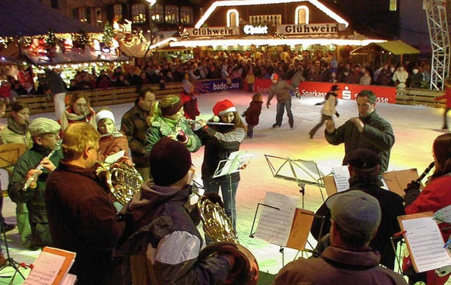 Eine mobile Eisbahn, stimmungsvolle Be...m Narrenbrunnen in Neustadt ergnzen.   | Foto: Frank leonhardt