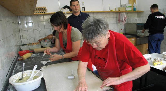 70 Bleche Zwiebelwaie servierte die Fe...inkems bei ihrem Waiefest am Sonntag.   | Foto: Ounas-Krusel