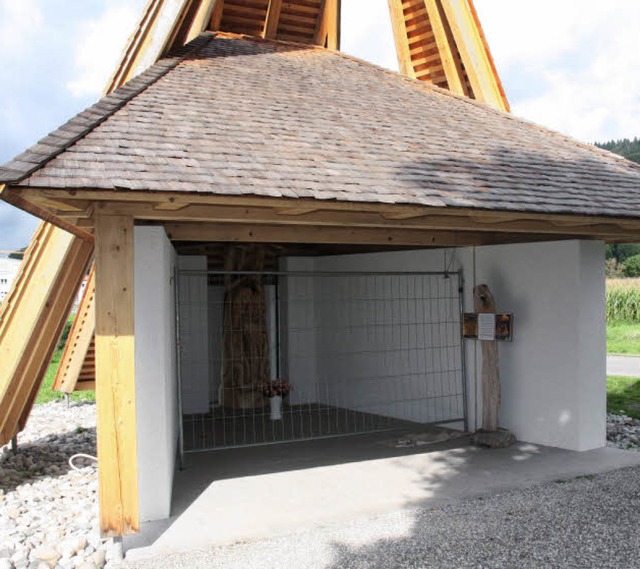 Das Baugitter an der Annakapelle ist nur ein Provisorium.   | Foto: Peikert