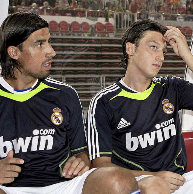 Bald Bankdrcker? Sami Khedira (links) und Mesut zil   | Foto: dpa